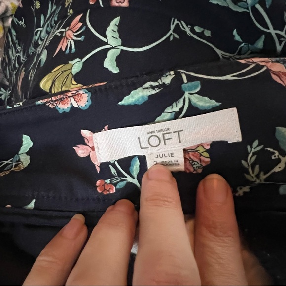 LOFT Navy Floral Pattern Pants 2 Riviera Print Floral Vines Julie Trousers Ankle - Picture 9 of 10